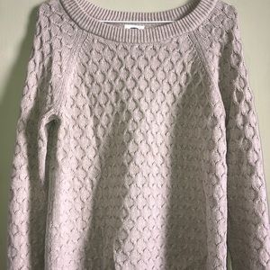 Women’s scoop neck sweater